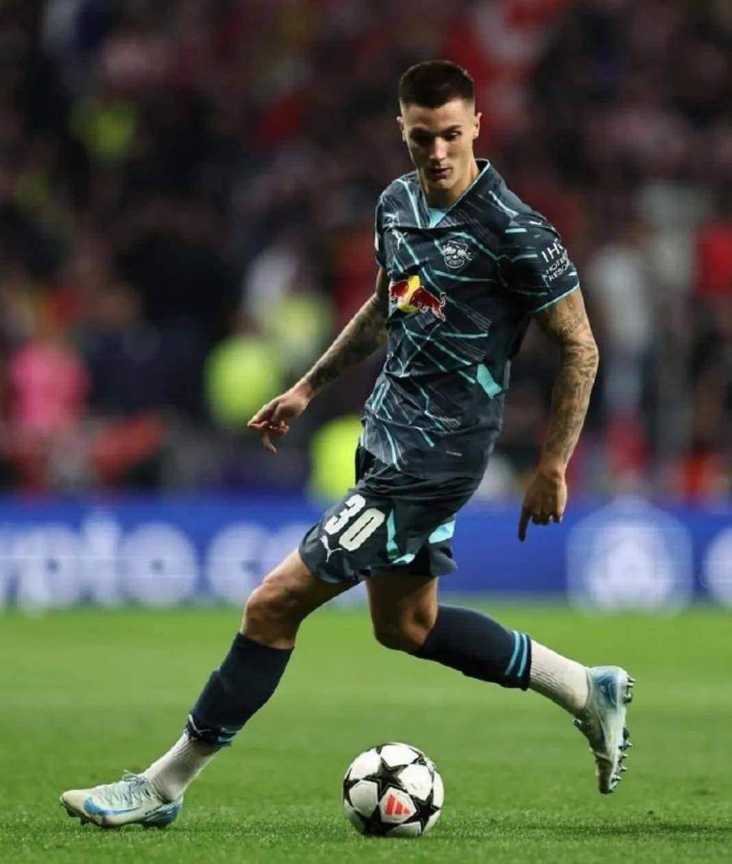 皇马应拿新“劳尔”+6000万欧签下德甲当红中锋，否则悔之晚矣！